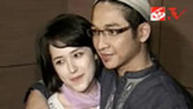 Pasha "Ungu" Peluk Mesra Adelia