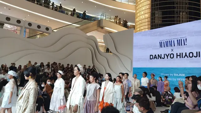 Cuplikan Teater Musikal Mamma Mia Ramaikan Fashion Nation ke-17 Senayan City, Kolaborasi dengan Danjyo Hyoji