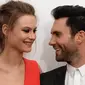 Behati Prinsloo mengucapkan selamat ulang tahun kepada Levine dengan kata-kata manis. 