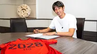 Hiroki Ito resmi menjadi rekrutan pertama Bayern Munchen pada musim panas tahun ini, Jumat (14/6/2024) dini hari WIB. (dok. Bayern Munchen)