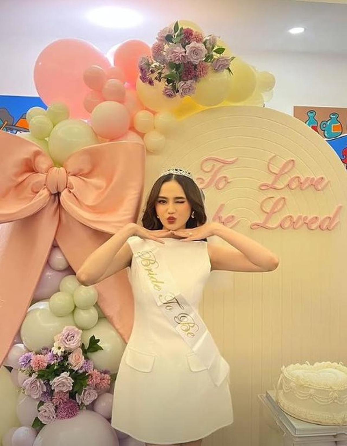 15 Potret Dekorasi Bridal Shower Syifa Hadju, Estetik dan Fun