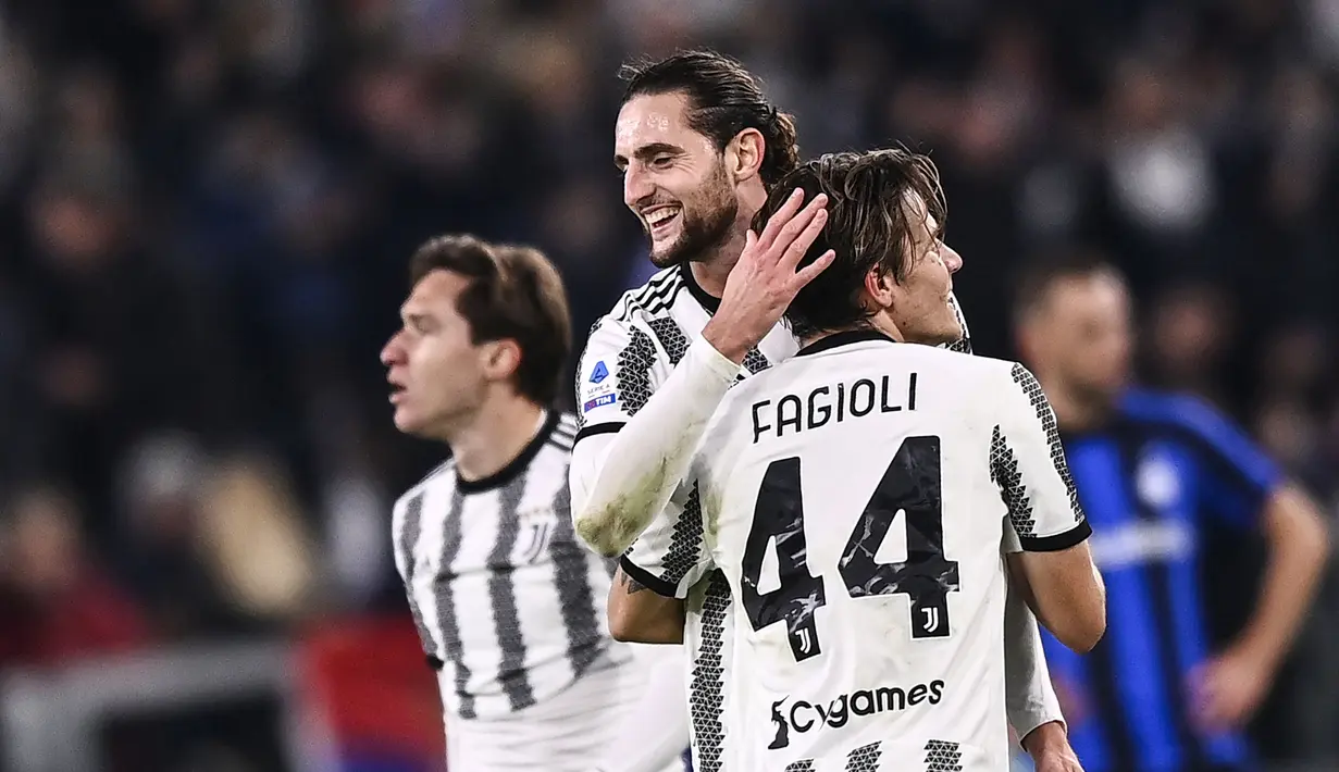 Berkat kemenangan tersebut, Juventus melesat ke posisi lima dengan 25 poin. Sementara itu, Inter terpaksa turun ke posisi tujuh dengan raihan 24 poin. (AP/LaPresse/Fabio Ferrari)