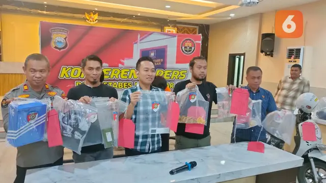 Barang bukti pembunuhan dan perampokan di Makassar (Liputan6.com/Fauzan)