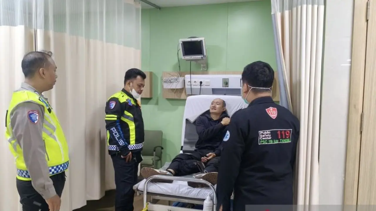 Pemotor kecelakaan di Flyover Ciputat usai pulang nobar final piala dunia.