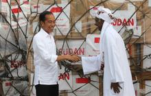 FOTO: Jokowi Lepas Bantuan Satu Juta Dolar AS untuk Palestina dan Sudan di Halim Perdanakusuma