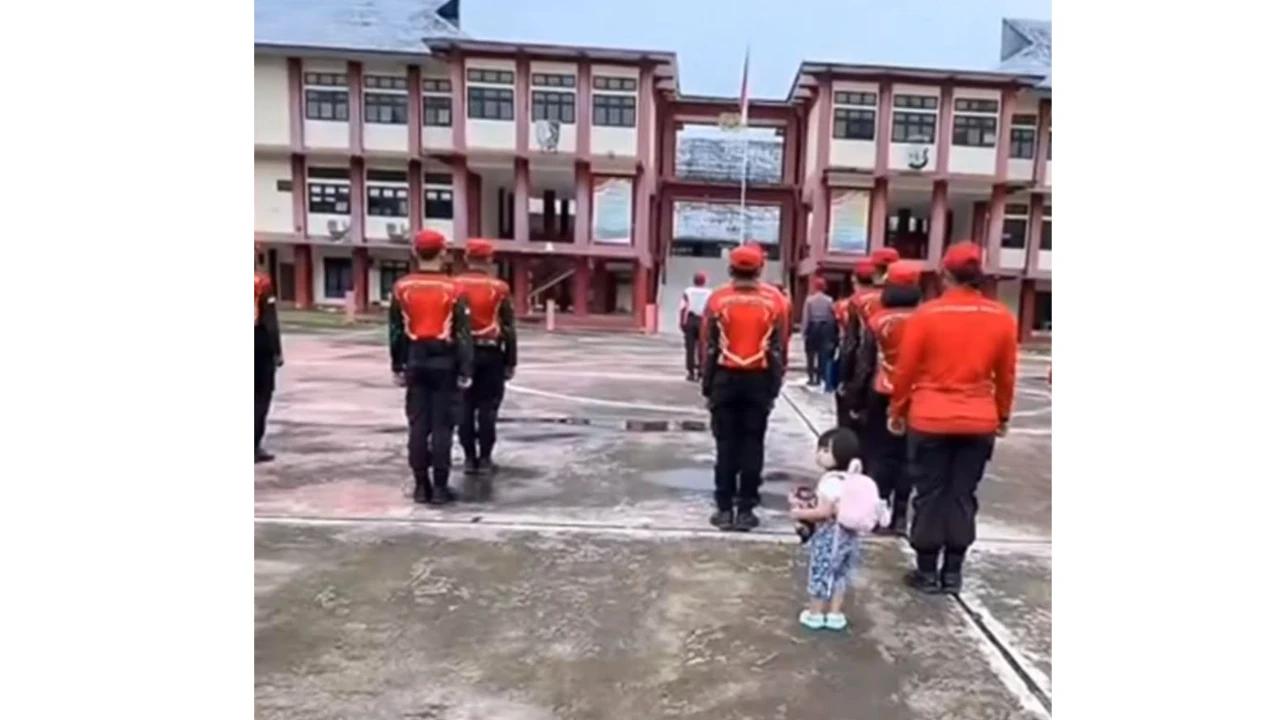 Viral Bocil Ikut Apel Polisi Bawa Camilan, Kelakuannya Bikin Netizen Ngakak