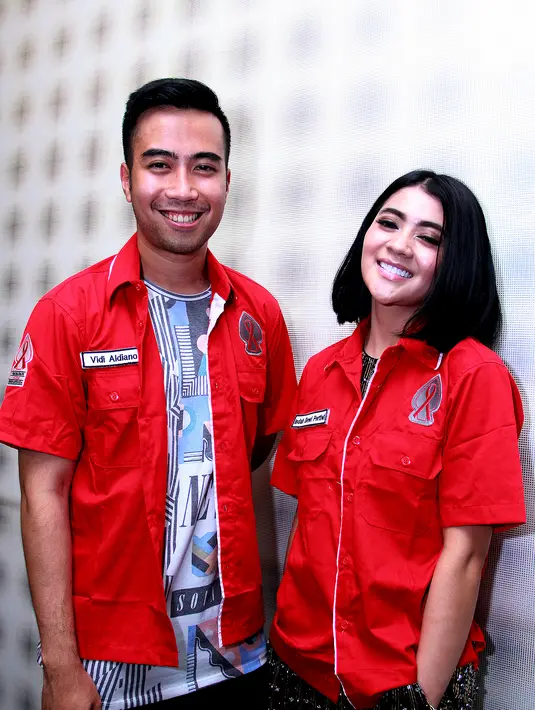 Dua penyanyi muda Indonesia, Indah Dewi Pertiwi dan Vidi Aldiano, ikut dalam Gerakan Peduli HIV & AIDS. (Wimbarsana/Bintang.com)