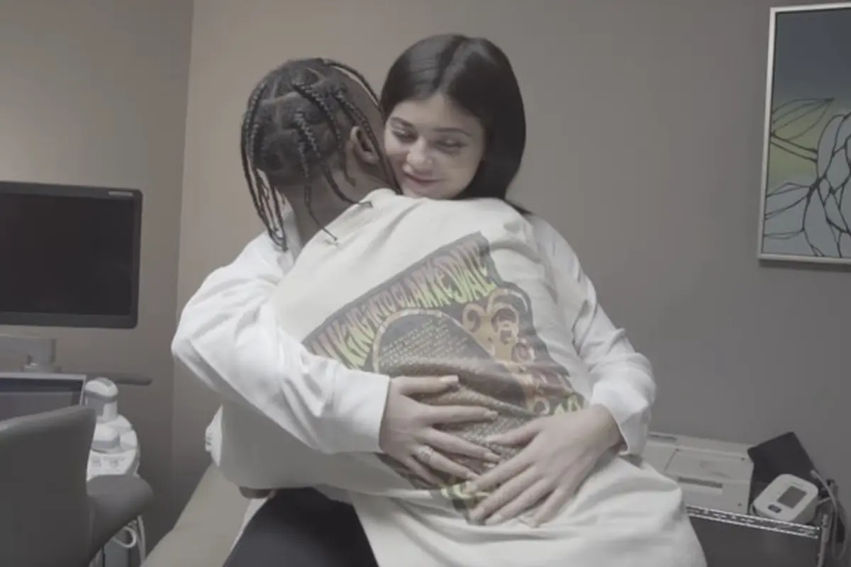 [Bintang] Kylie Jenner - Travis Scott