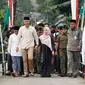 Bakal calon presiden, Ganjar Pranowo bersama istrinya, Siti Atikoh Supriyanti menghaidiri Haul ke-35, KH. Muhammad Hisyam Abdul Karim atau Mbah Hisyam. Mbah Hisyam merupakan kakek dari Siti Atikoh Supriyanti (Istimewa)