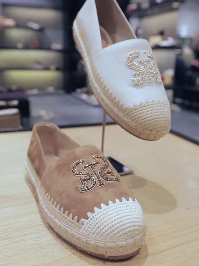 5 Rekomendasi Sandal dan Sepatu untuk Lengkapi Gaya Lebaran: Dari Kilauan Mewah hingga Minimalis Elegan