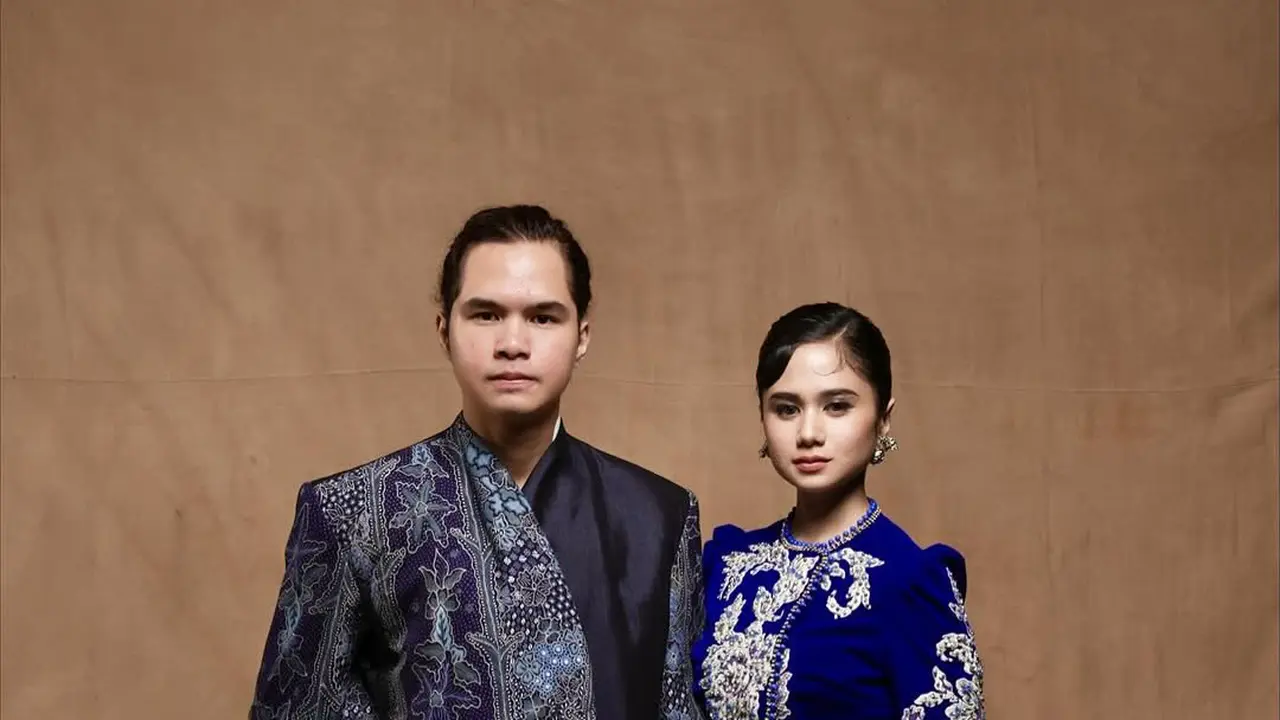 Definisi Couple Goals, Tissa Biani dan Dul Jaelani Serasi Nuansa Royal Blue dan Sentuhan Wastra Nusantara yang Berkelas