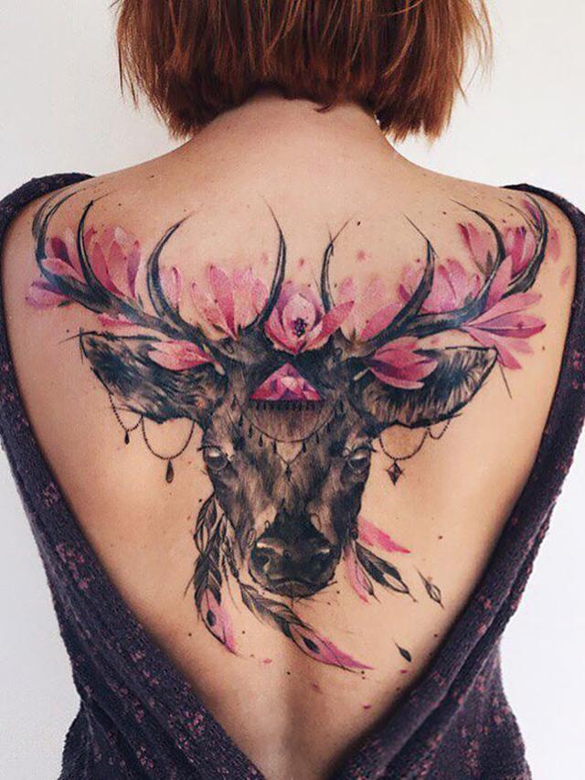 7 Potret Tato Besar di Punggung Ini Keren Banget