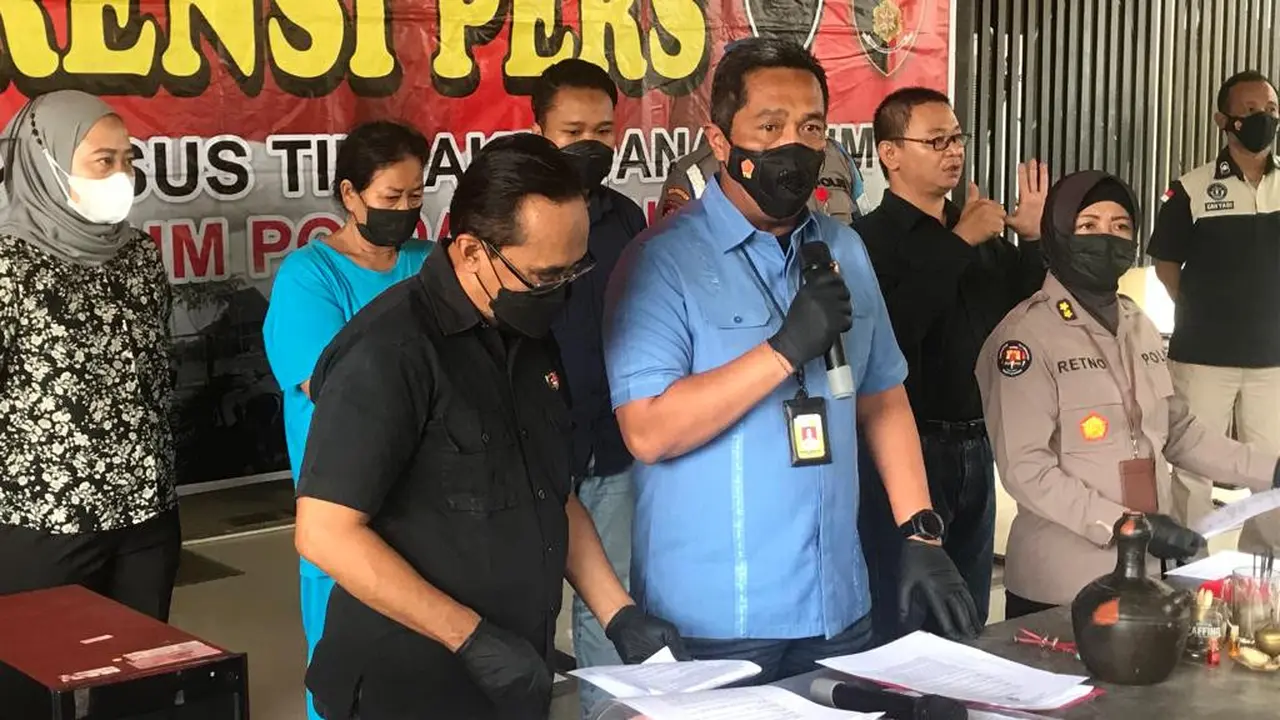 Prescon yang dilakukan Direktur Reserser Kriminal Umum Polda Jateng (Dirkrimum) Polda Jateng, Kombes Pol Djuhandani Rahardjo Puro