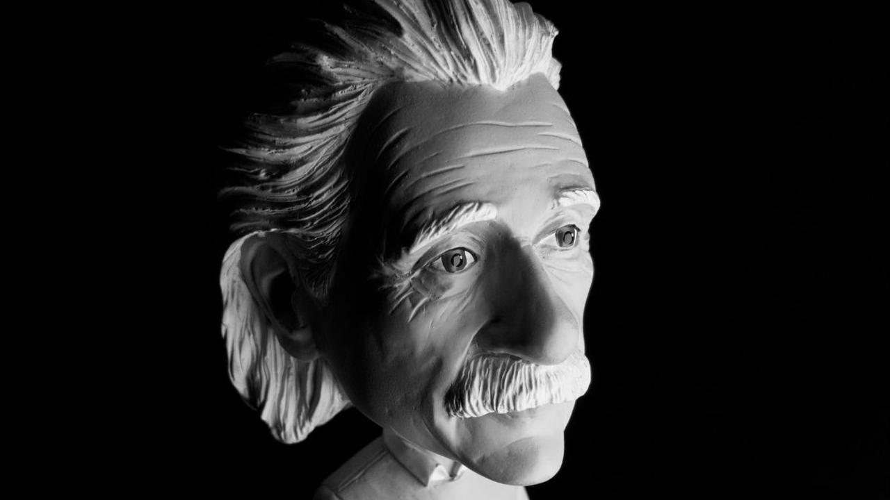 Kisah ini bermula pada Juli 1930. Kala itu, Tagore berkunjung untuk bersilaturahmi ke rumah Einstein yang berada di Berlin, Jerman.