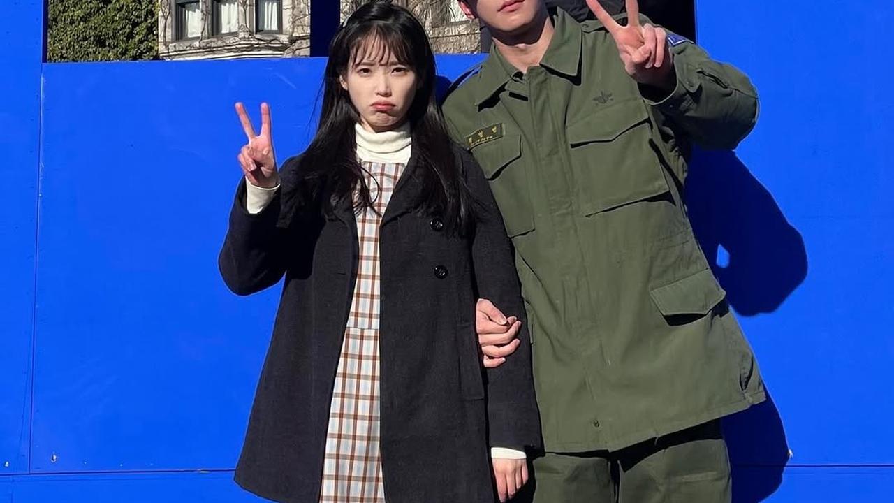 IU Kembali Bagikan Momen Behind The Scenes Drakor Fenomenal 'WHEN LIFE GIVES YOU TANGERINES'