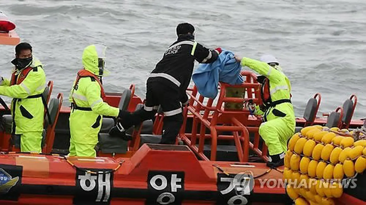 Upaya Pencarian Berlanjut, Korban Tewas Feri Sewol Korsel jadi 25