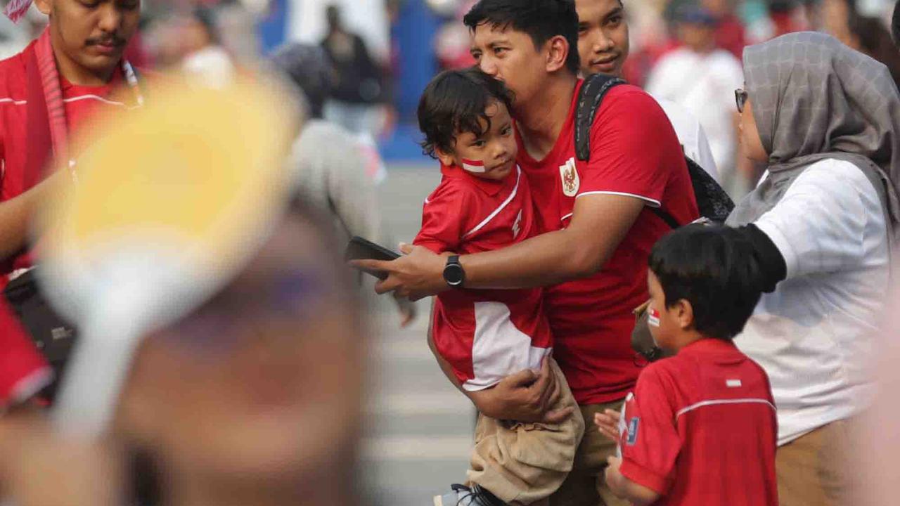 FOTO: Ribuan Suporter Padati GBK, Beri Dukungan Penuh Timnas Indonesia