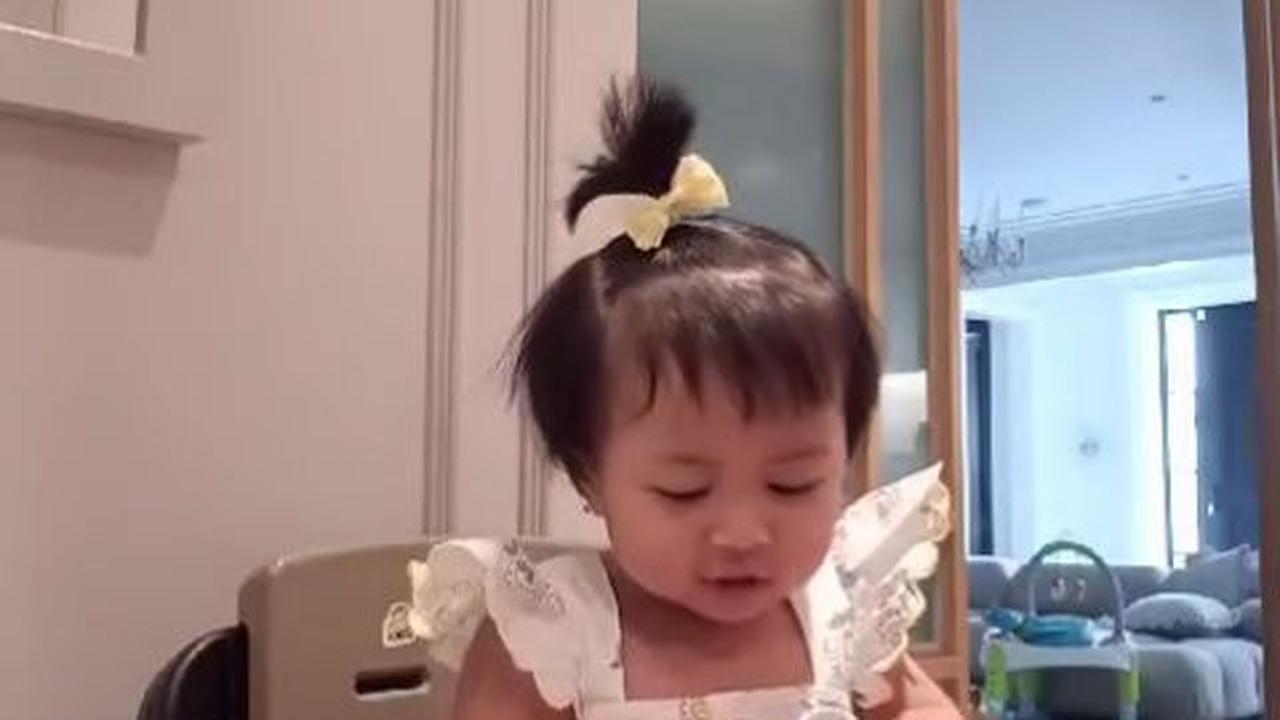 Momen Lily Anak Nagita Slavina Dan Raffi Ahmad Mau Sarapan, Nyeloteh Sambil Mainin Sumpit