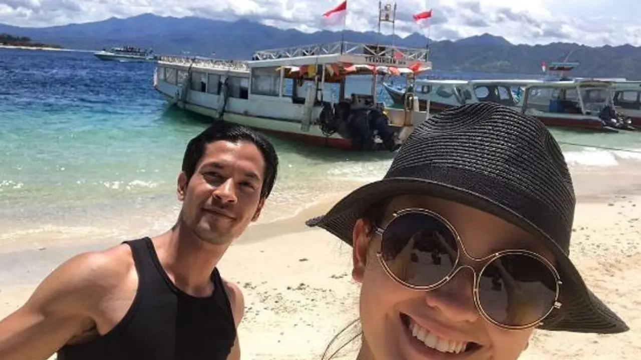 Edward Akbar dan Kimberly Ryder