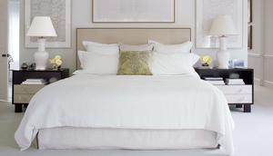 Ini dia rahasia warna seprai tempat tidur tetap putih bersih. Foto: Huffingtonpost.com/ Francesco Lagnese