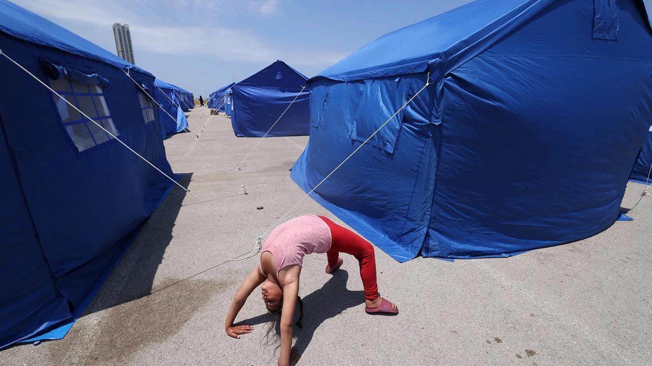 FOTO: Tenda Tenda Biru Tampung Pengungsi di Beirut