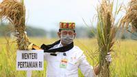 Menteri Pertanian (Menten) Syahrul Yasin Limpo merayakan panen padi di lahan program olah tanah gratis seluas 8.000 hektar, di Gampong Tumbo Kecamatan Kuta Malaka Kabupaten Aceh Besar. Dok kementan