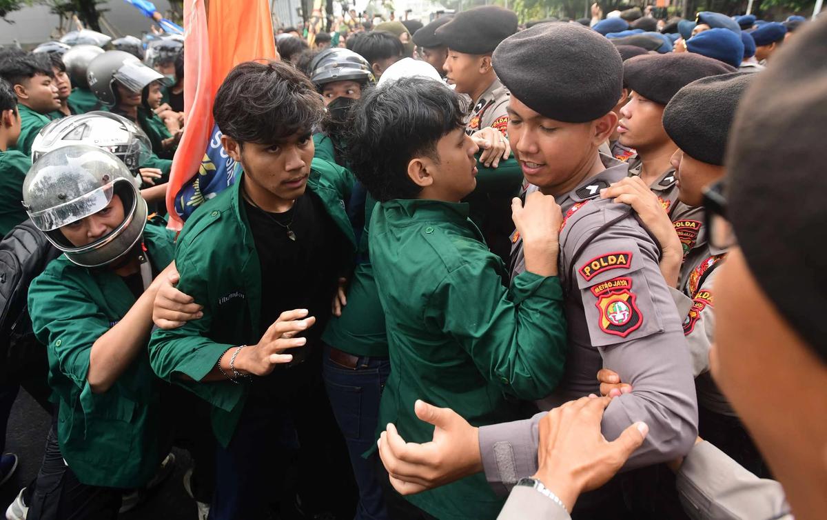 FOTO: Mahasiswa  Gelar Aksi di Jalan Sudirman Jakarta  Suarakan Sejumlah Isu Nasional
