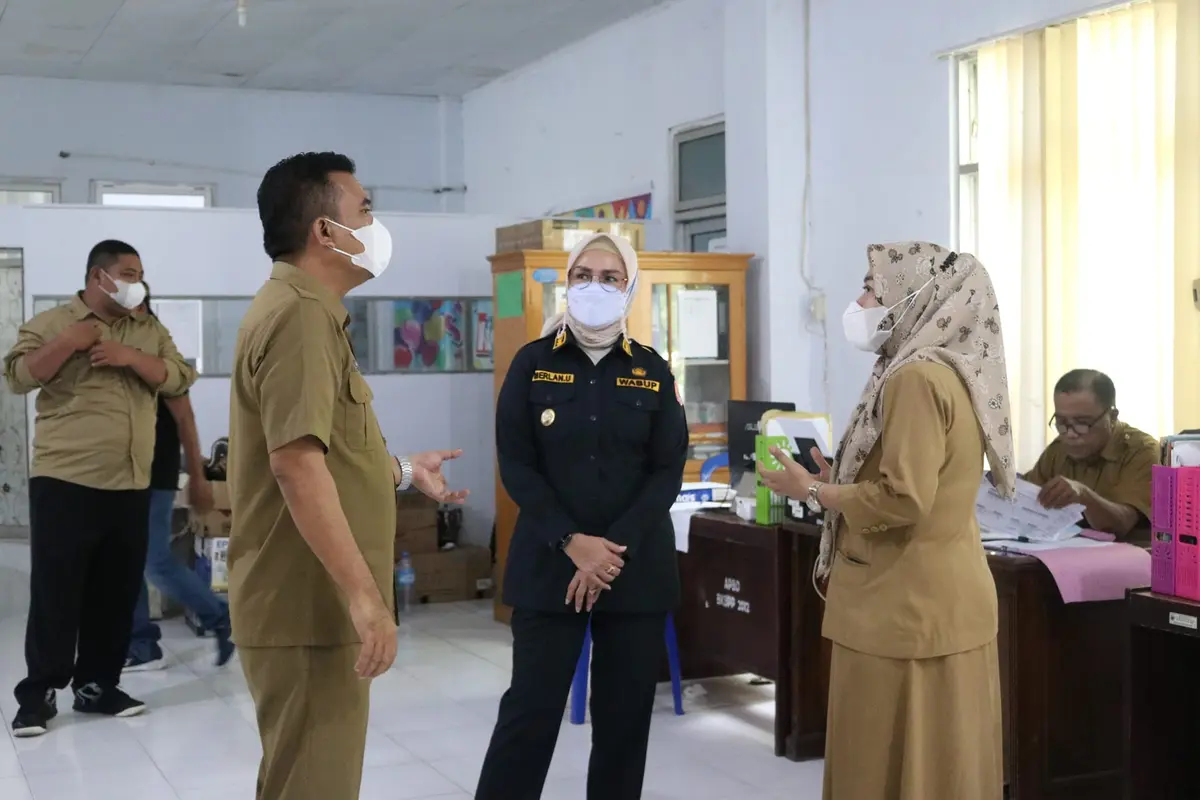 Wakil Bupati Bone Bolango (Bonebol) Merlan S. Uloli melakukan inspeksi mendadak (Sidak). Foto: AKP/Kominfo (Arfandi Ibrahim/Liputan6.com)