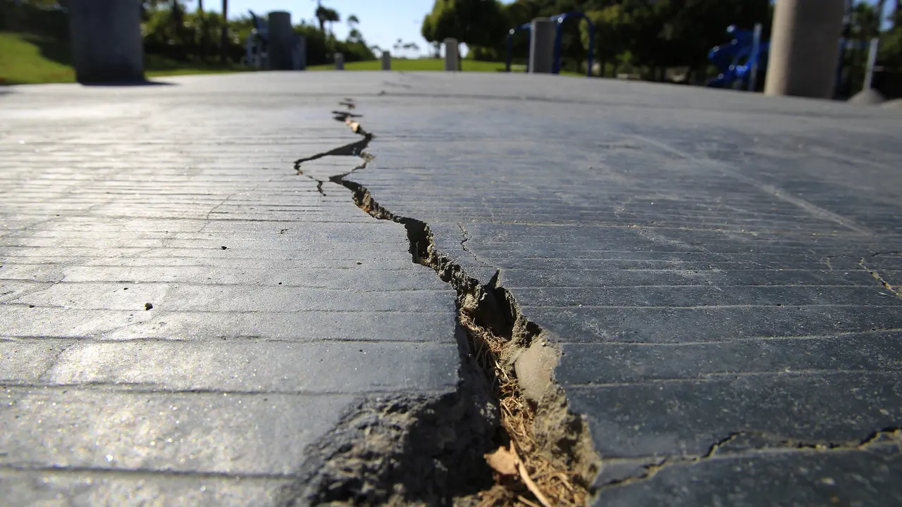 [Bintang] Gempa? 3 Hal Ini Harus Kamu Lakukan Sebelum Kejadian