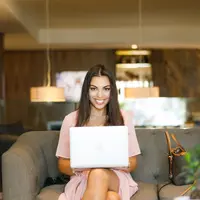 Akuntan menjadi salah satu profesi idaman generasi muda saat ini. (Foto: Unsplash/Humphrey Muleba)