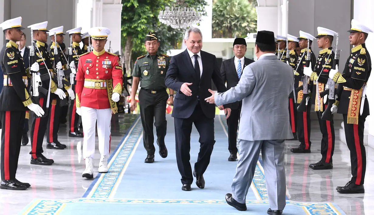 Kunjungan Sergei Shoigu membahas isu-isu terkini hubungan bilateral khususnya di bidang keamanan dan pertahanan. ((Foto: Handout/Istana Kepresidenan Indonesia/AFP)
