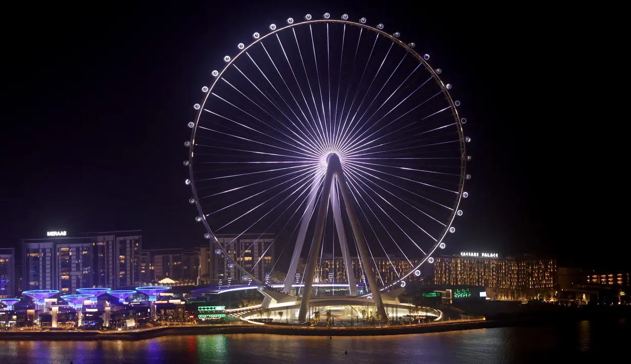 Pemandangan Bluewaters Island dan Ain Dubai (Dubai Eye) setinggi 250 meter di Uni Emirat Arab, Selasa (24/8/2021). Bianglala setinggi 210 meter yang akan menjadi roda observatorium raksasa tersebut dijuluki Dubai Eye. (GIUSEPPE CACACE / AFP)