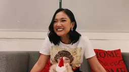 Pemilik nama lengkap Marion Rambu Jola Pedy ini juga tetap cantik meski rambutnya dibuat bergelombang. Foto yang diambil di akhir tahun 2018 lalu ini dibubuhkan dengan caption bertuliskan 'so egggcited for christmas'. Ya, Lala tak sabar menunggu datangnya Hari Natal. (Liputan6.com/IG/@lalamarionmj)