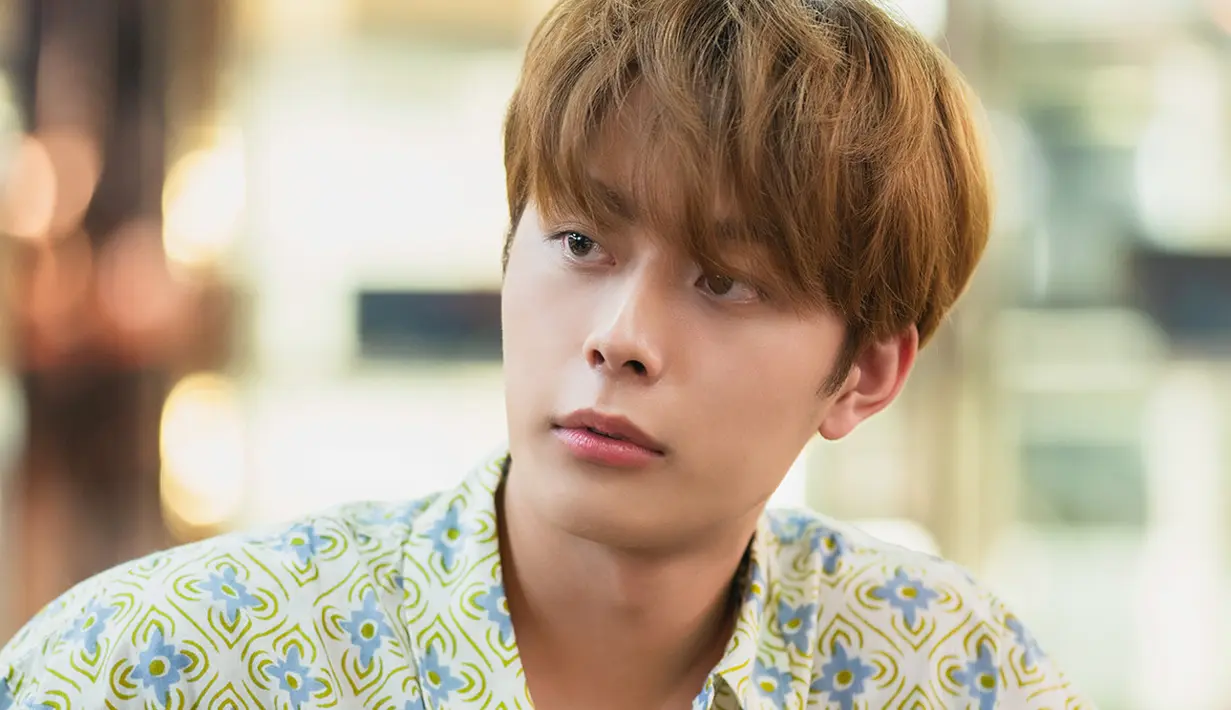 <p>Selain itu, Kang Tae Min (Yoo Seon Ho) juga terlihat tidak suka berada di antara mereka, membuat penonton penasaran apakah pesta makan malam tersebut akan berakhir dengan sukses.</p>