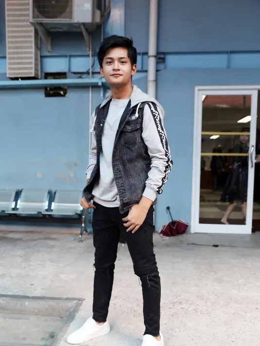 Meski telah bertahun-tahun menjalin kisah asmara, pasangan ini begitu terlihat kompak, dan beberapa kali menunjukkan kemesraannya. Seperti apa Rendy menjaga hubungannya agar tetap langgeng. (Nurwahyunan/Bintang.com)