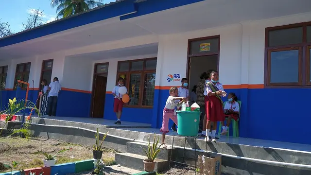 BRI membantu renovasi SD Negeri Fatukmetan yang berlokasi di Kelurahan Kenebibi, Kecamatan Kakuluk Mesak, Kabupaten Belu, NTT. (Dok BRI)