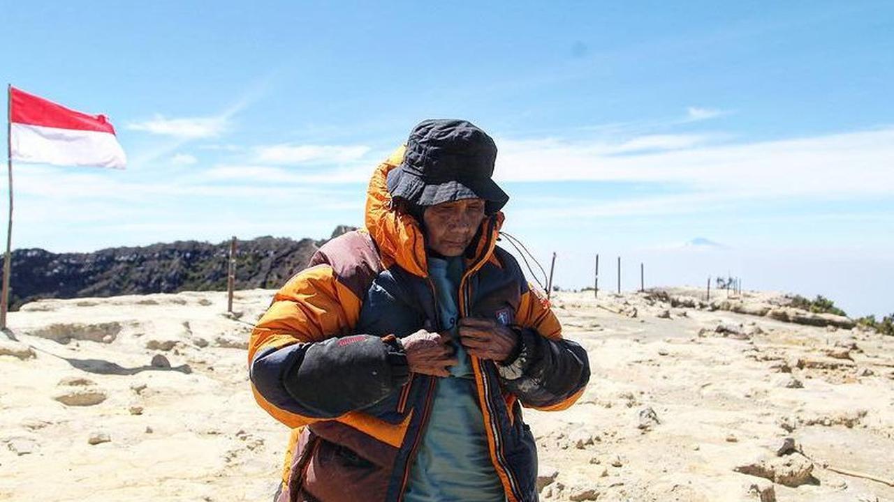 Nenek pendaki i asal Pekalongan, Jawa Tengah ini bernama Wahyuni. Ia akrab disapa Mbah Yuni.