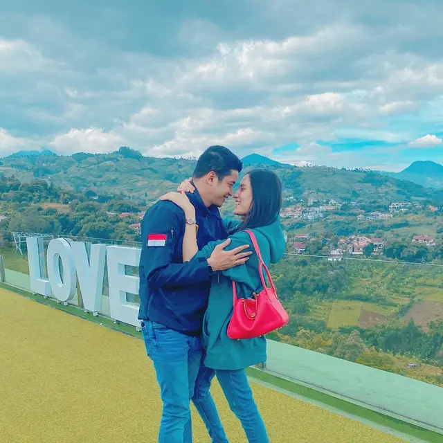 Honeymoon Saat Pandemi, Ini 7 Momen Mesra Bulan Madu Adly Fayruz dan Angbeen Rishi
