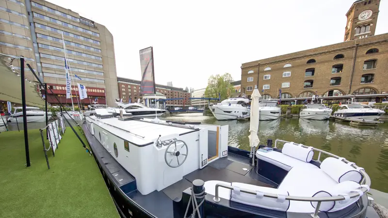 Intip Suasana Rumah Perahu Mewah di London