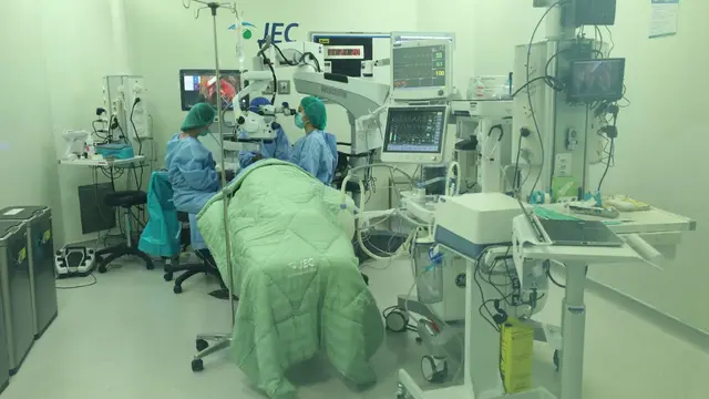 Bakti Sosial Operasi Mata Juling JEC