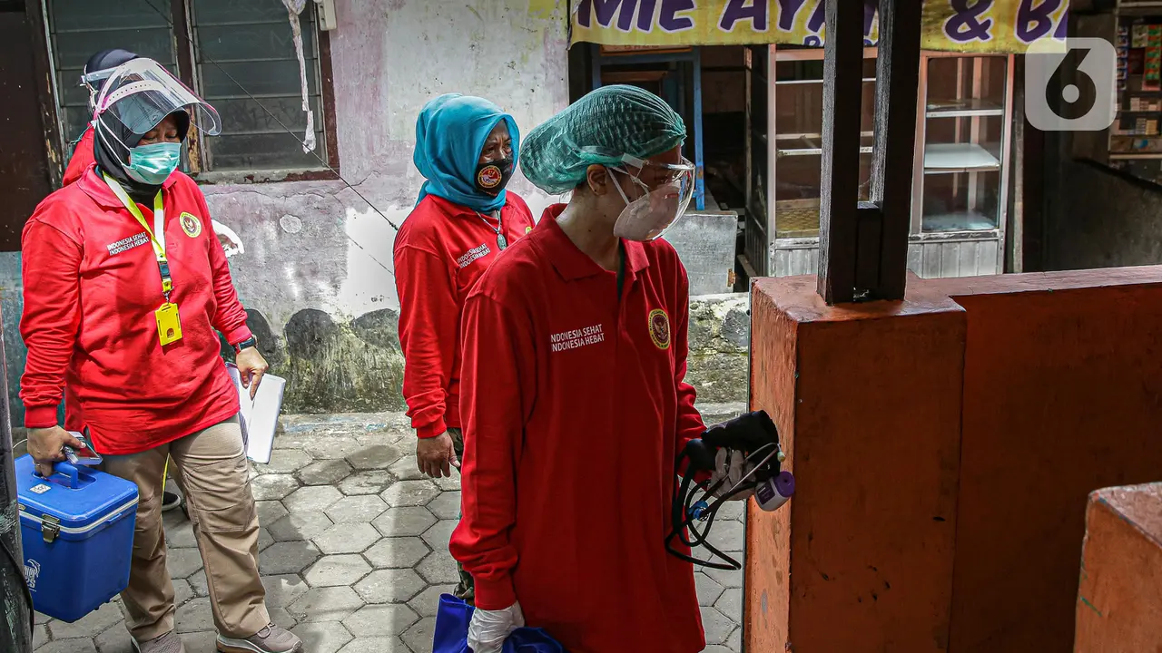 Vaksinasi COVID-19 Secara Dari Rumah ke Rumah di Bogor
