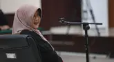 dr Tifauzia Tyassuma atau dikenal dokter Tifa  saat mengikuti sidang  pembacaan dakwaan perkara dugaan pencemaran nama baik terkait tudingan ijazah palsu Presiden ke-7 RI Joko Widodo di Pengadilan Negeri Jakarta Timur, Kamis (02/07/2026),  (Kapanlagi.com/ Budy Santoso)