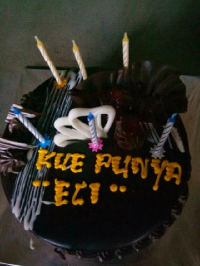 5 Tulisan Kue Ulang Tahun Super Kocak, Jauh dari Ekspetasi