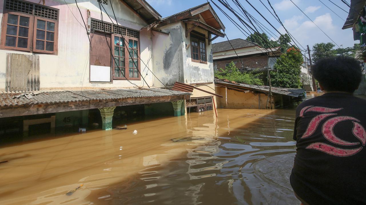 Total 53 RT di Jakarta Tergenang Banjir, Kelurahan Cawang Paling Parah Hampir 3 Meter