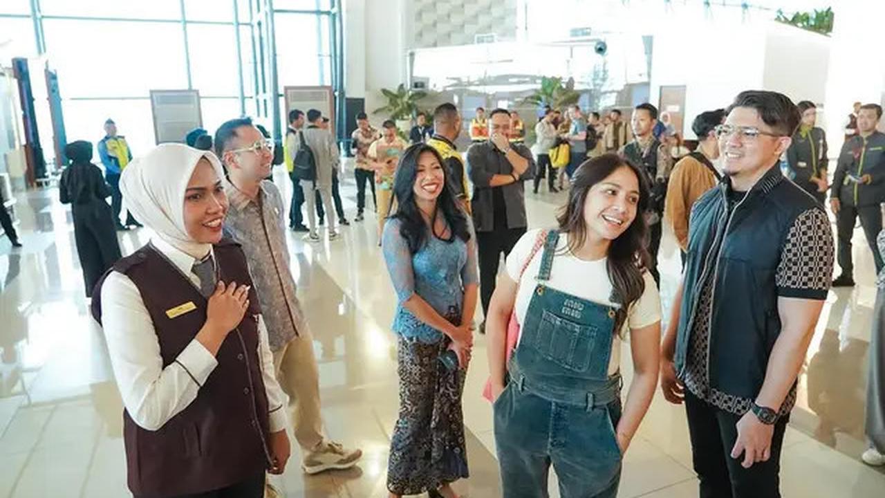 Disebut Saltum, Nagita Slavina Kenakan Overall Pants Rp43 Jutaan Saat Dampingi Raffi Ahmad Melihat Terminal 3 Bandara Soetta