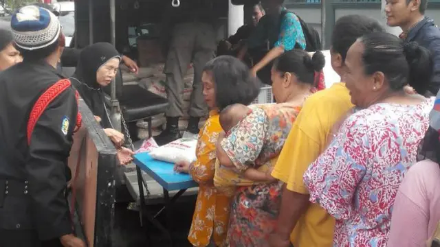Jurus Jitu Wali Kota Risma Stabilkan Harga Beras di Surabaya