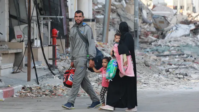 Warga Palestina Tinggalkan Lokasi Pengungsian di Gaza Tengah