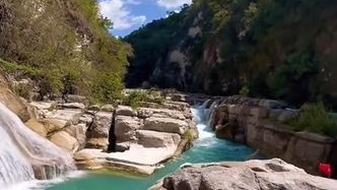 Sekilas, pemandangan air terjun Tanggedu terlihat seperti di luar negeri.