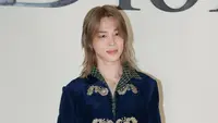 Jimin BTS Melenggang ke Paris Fashion Week, Gaya Rambut dan Jas Ekor Beludru Curi Perhatian