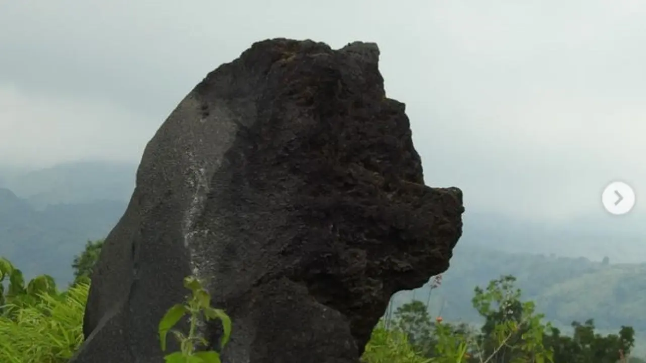 Misteri batu kepala Singa di Gunung Ciremai